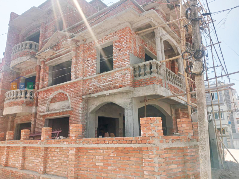 House on Sale at Kapan Lasuntar